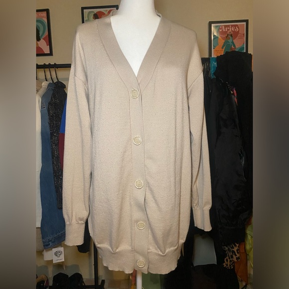 La Voute knit cardigan and pant set. - Picture 4 of 4